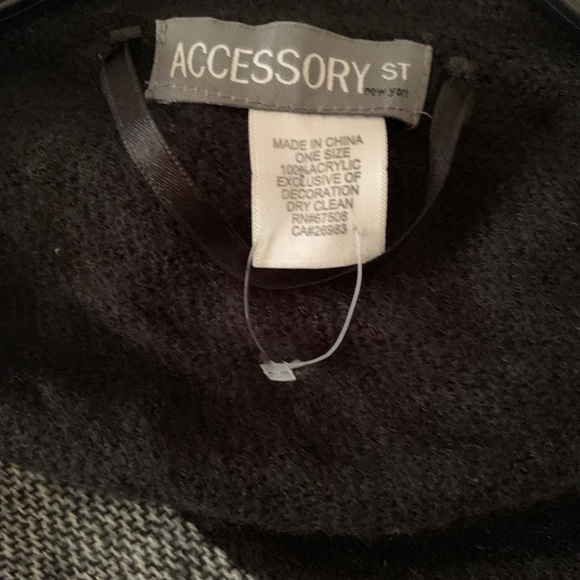 Collared cape. - Picture 4 of 4